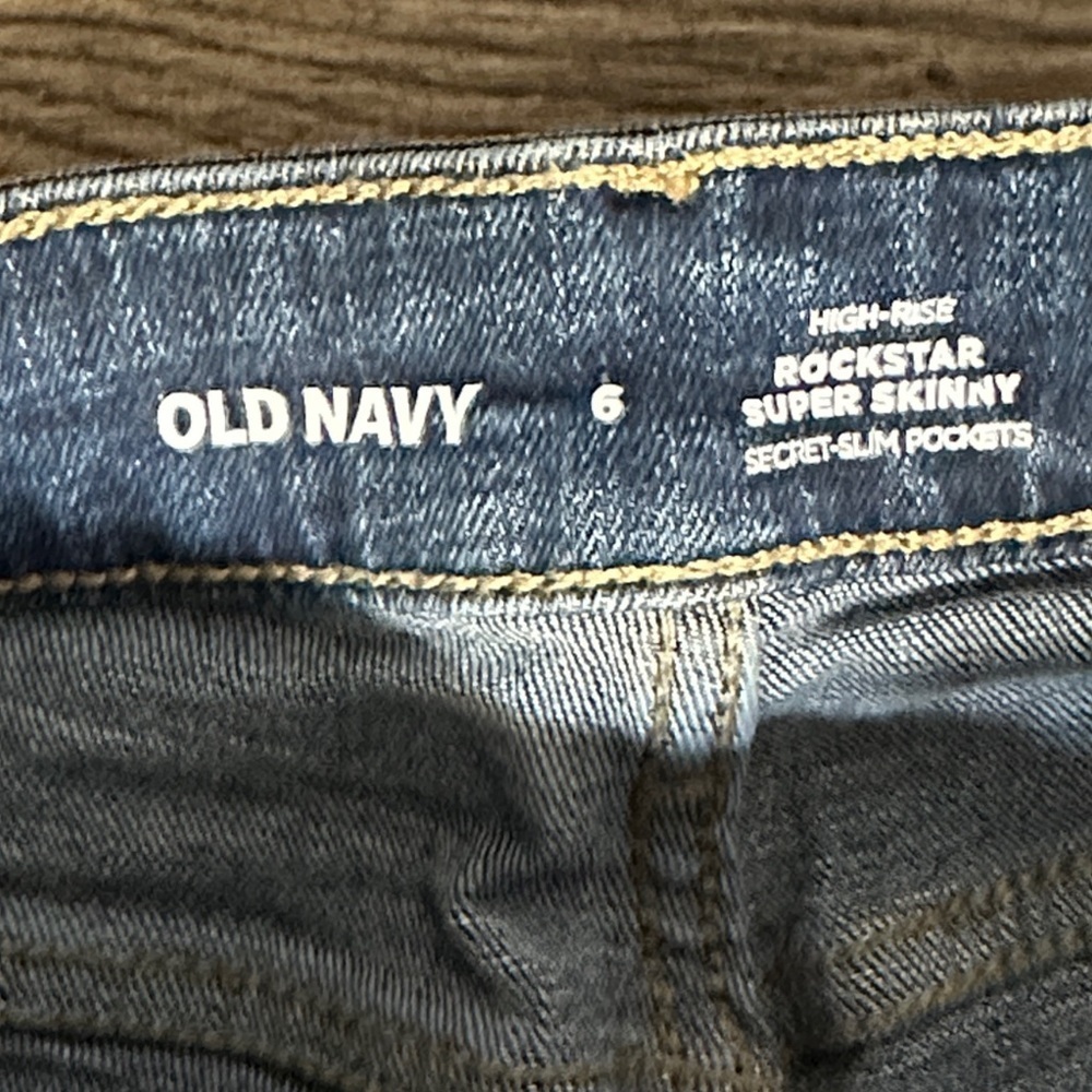 Old Navy Women's Skinny Jeans in Dark Blue - Picture 4 of 6